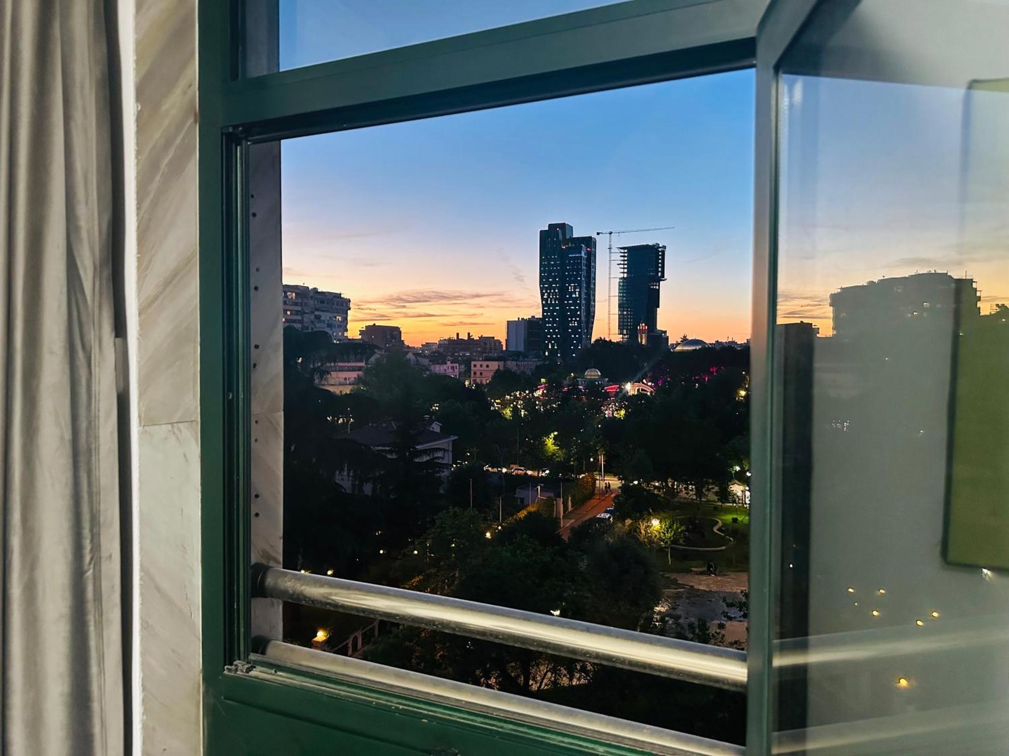 Amo Tower Tirana Centerアパートメント エクステリア 写真